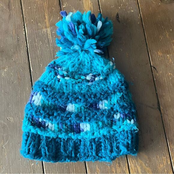 TNF Chunky Pom Pom Beanie - Picture 3 of 10